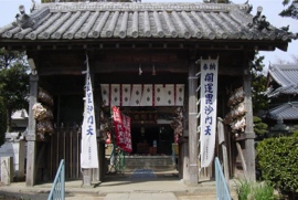 覚住寺（毘沙門天）正門