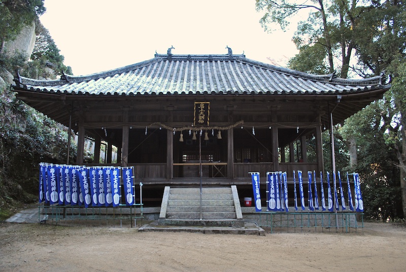 岩上神社本殿