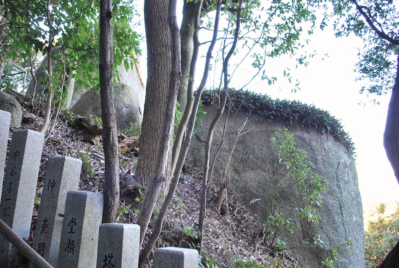 神籠石（ひもろぎいし）頂上