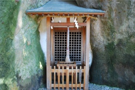岩樟神社本殿