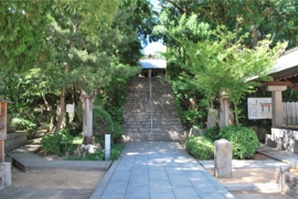 おのころ島神社本堂登り